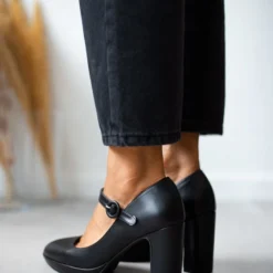 The Fashion Project Γόβες με φιάπα και κούμπωμα στο πλάι - Μαύρο 13 The Fashion Project Γόβες με φιάπα και κούμπωμα στο πλάι - Μαύρο -Γόβες Εκπτώσεις goves me mpareta kai lepti fiapa 105613 gav2 1