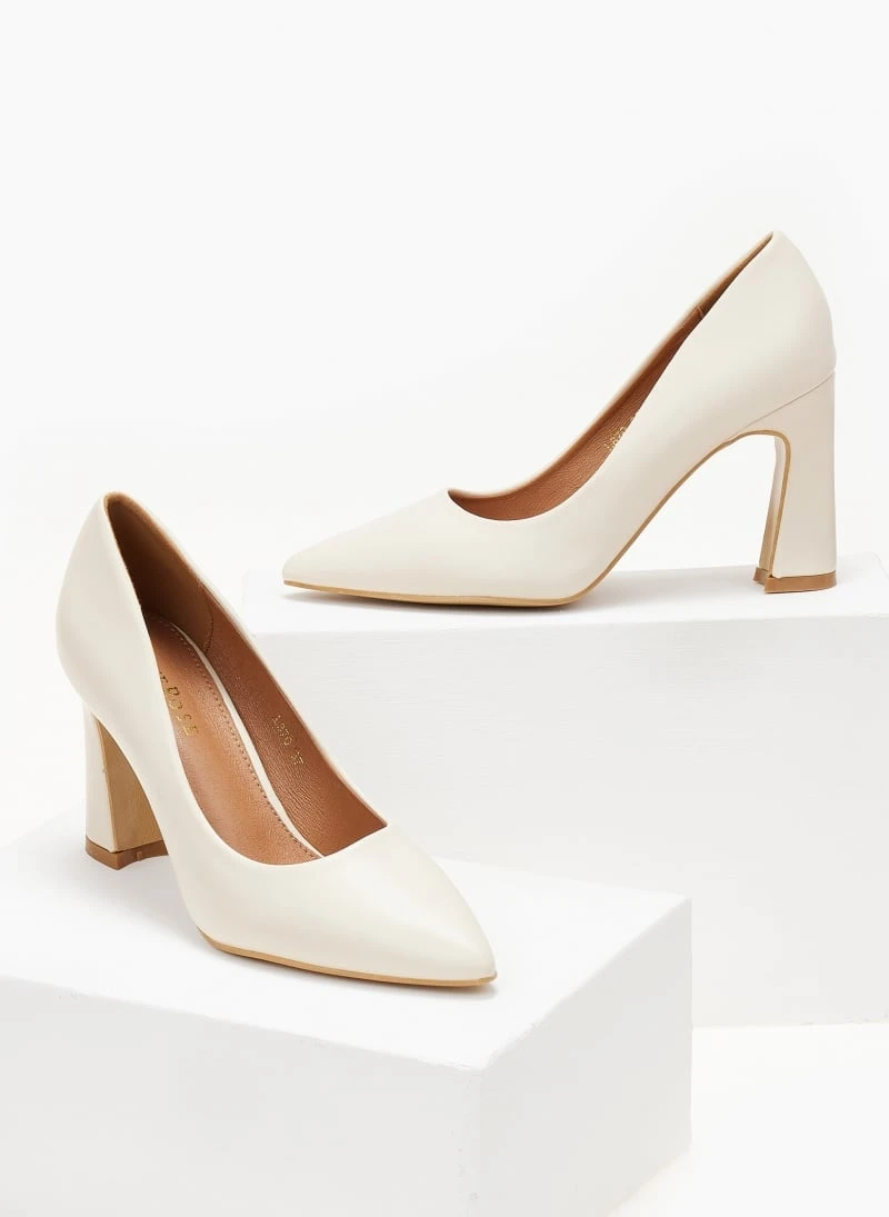 The Fashion Project Γόβες μυτερές μονόχρωμες - Μπεζ 2 The Fashion Project Γόβες μυτερές μονόχρωμες - Μπεζ - Image 2