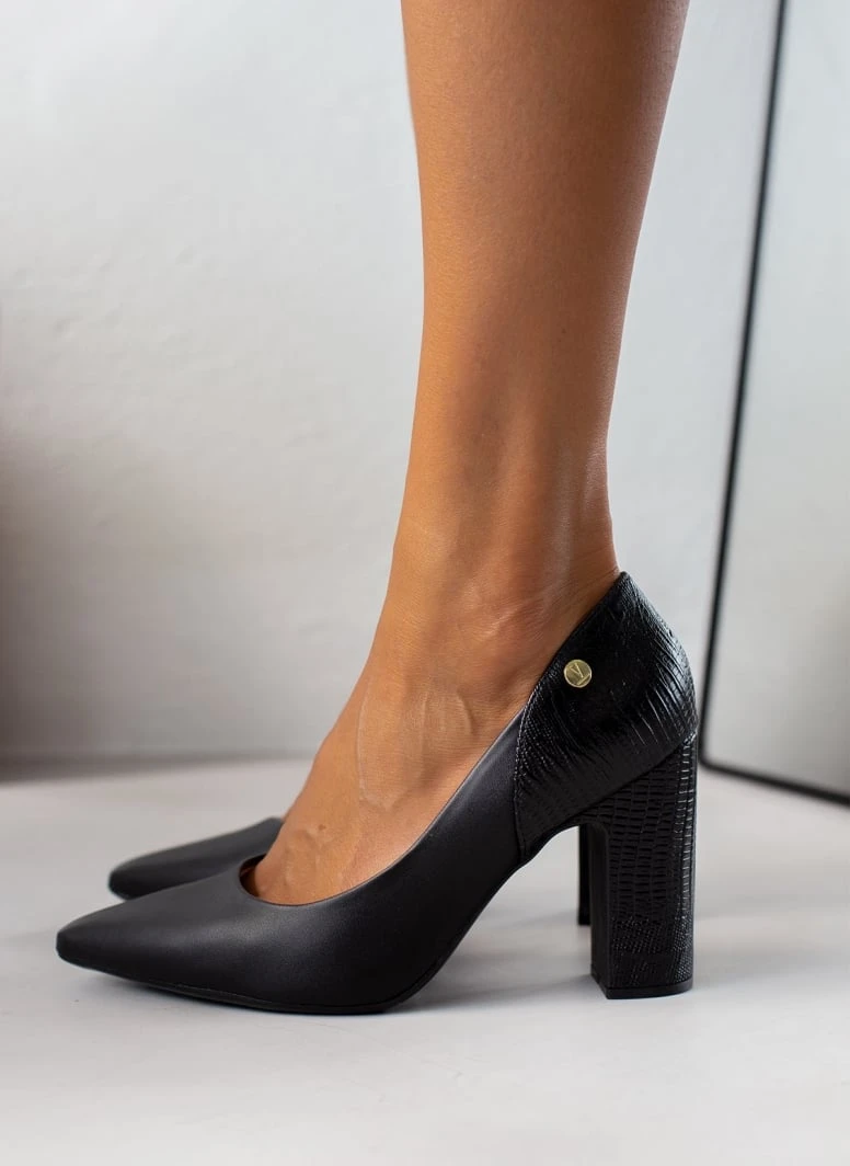 Γόβες μυτερές με ανάγλυφο σχέδιο VIZZANO 1285.431 - Μαύρο 1 Γόβες μυτερές με ανάγλυφο σχέδιο VIZZANO 1285.431 - Μαύρο