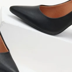 Γόβες μυτερές με ανάγλυφο σχέδιο VIZZANO 1285.431 - Μαύρο 11 Γόβες μυτερές με ανάγλυφο σχέδιο VIZZANO 1285.431 - Μαύρο -Γόβες Εκπτώσεις goves muteres me anaglufo sxedio vizzano 1285431 106450 a8ye