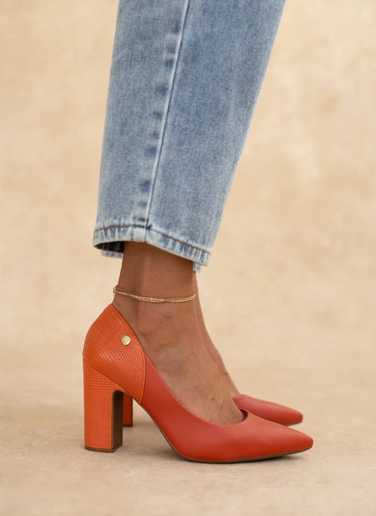 Γόβες μυτερές με ανάγλυφο σχέδιο VIZZANO 1285.431 - Κεραμιδί 1 Γόβες μυτερές με ανάγλυφο σχέδιο VIZZANO 1285.431 - Κεραμιδί