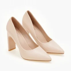 The Fashion Project Γόβες μυτερές με γυαλιστερό τακούνι - Μπεζ -Γόβες Εκπτώσεις goves muteres me gualistero takouni 105511 j8bv 1