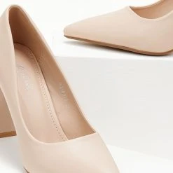 The Fashion Project Γόβες μυτερές με γυαλιστερό τακούνι - Μπεζ -Γόβες Εκπτώσεις goves muteres me gualistero takouni 105511 jijr