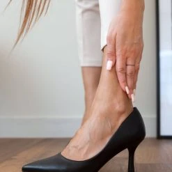 The Fashion Project Γόβες μυτερές με λεπτό τακούνι - Μαύρο -Γόβες Εκπτώσεις goves muteres me lepto takouni 100004 dx2h