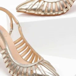 Γόβες μυτερές με ανοίγματα Tfp - Χρυσό 11 Γόβες μυτερές με ανοίγματα Tfp - Χρυσό -Γόβες Εκπτώσεις goves retro tfp me louraki 101888 74xc