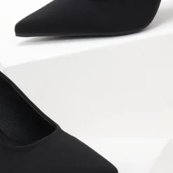 The Fashion Project Γόβες σατέν μυτερές με άνοιγμα - Μαύρο -Γόβες Εκπτώσεις goves saten anoixtes me lepto takouni 106896 r06m