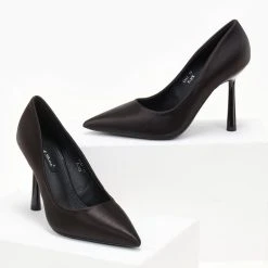 The Fashion Project Γόβες σατέν μυτερές - Μαύρο -Γόβες Εκπτώσεις goves saten me gualistero takouni 106637 pvnf