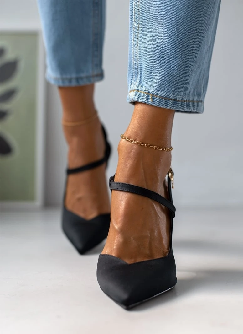 Γόβες σατέν με λοξό λουράκι Tfp - Μαύρο 1 Γόβες σατέν με λοξό λουράκι Tfp - Μαύρο