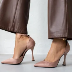 Γόβες σατέν με μπαρέτα Tfp - Nude 13 Γόβες σατέν με μπαρέτα Tfp - Nude -Γόβες Εκπτώσεις goves saten me mpareta tfp 108619 f7e4 1