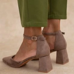 The Fashion Project Γόβες Suede ανοιχτές με μπαρέτα - Πούρο -Γόβες Εκπτώσεις goves suede anoixtes me mpareta 107151 mcku