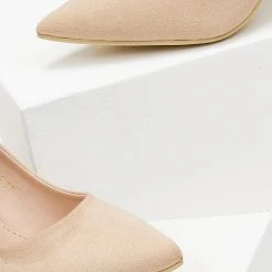 The Fashion Project Γόβες Suede μυτερές - Μπεζ -Γόβες Εκπτώσεις goves suede muteres me lepto takouni 107049 g4js 1