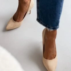 The Fashion Project Γόβες Suede μυτερές - Μπεζ 13 The Fashion Project Γόβες Suede μυτερές - Μπεζ -Γόβες Εκπτώσεις goves suede muteres me lepto takouni 107049 klkp