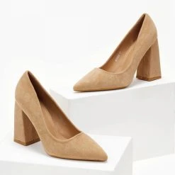 The Fashion Project Γόβες Suede με ντυμένο τακούνι - Πούρο 10 The Fashion Project Γόβες Suede με ντυμένο τακούνι - Πούρο -Γόβες Εκπτώσεις goves suede muteres me ntumeno takouni 105540 fisj