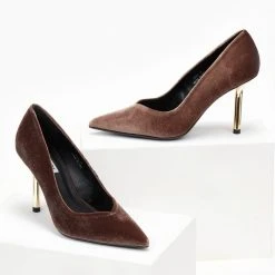 The Fashion Project Γόβες μυτερές βελουτέ - Πούρο -Γόβες Εκπτώσεις goves veloute me metalliko takouni 107145 928d