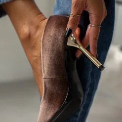 The Fashion Project Γόβες μυτερές βελουτέ - Πούρο -Γόβες Εκπτώσεις goves veloute me metalliko takouni 107145 m51g