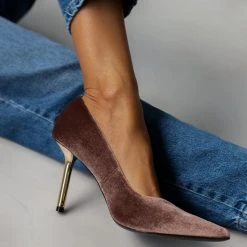 The Fashion Project Γόβες μυτερές βελουτέ - Πούρο -Γόβες Εκπτώσεις goves veloute me metalliko takouni 107145 z7eh 1