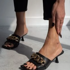 The Fashion Project Mules καρέ με αλυσίδα - Μαύρο -Γόβες Εκπτώσεις kare mules me xamilo takouni 92980 6gc2