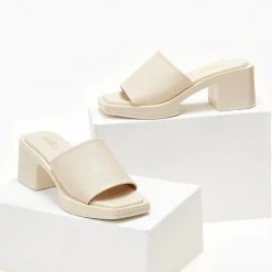 Mules δερμάτινα με χαμηλό τακούνι Estil - Ζαχαρί -Γόβες Εκπτώσεις mules estil dermatina me xamilo takouni 104491 pylz