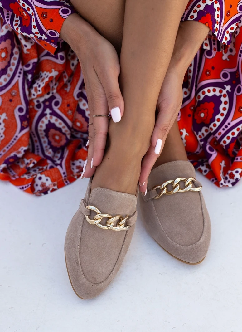 Mules καστόρινα με αλυσίδα Estil - Πούρο 4 Mules καστόρινα με αλυσίδα Estil - Πούρο - Image 4