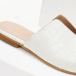 Mules κλειστά κροκό με άνοιγμα Estil - Λευκό 11 Mules κλειστά κροκό με άνοιγμα Estil - Λευκό -Γόβες Εκπτώσεις mules estil kroko me anoigma 102094 7rik