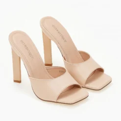 The Fashion Project Mules καρέ με γυαλιστερό τακούνι - Μπεζ 10 The Fashion Project Mules καρέ με γυαλιστερό τακούνι - Μπεζ -Γόβες Εκπτώσεις mules kare me gualistero takouni 103839 eevy