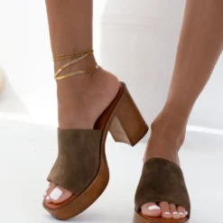 Mules καστόρινα με φαρδιά φάσα Tfp - Λαδί 10 Mules καστόρινα με φαρδιά φάσα Tfp - Λαδί -Γόβες Εκπτώσεις mules kastorina tfp me fardia fasa 101693 im7k