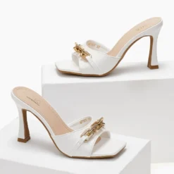 The Fashion Project Mules με αλυσίδα στη φάσα - Λευκό -Γόβες Εκπτώσεις mules me alusida sti fasa 103650 e1e8