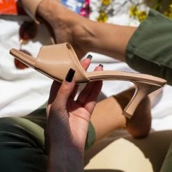 The Fashion Project Mules με φαρδιά φάσα - Μπεζ -Γόβες Εκπτώσεις mules me fardia fasa 99890 n6cx