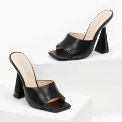 The Fashion Project Mules με γυαλιστερό τακούνι καμπάνα - Μαύρο -Γόβες Εκπτώσεις mules me gualistero takouni kampana 100322 yxtk