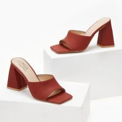 The Fashion Project Mules με ιδιαίτερο τακούνι - Caramel -Γόβες Εκπτώσεις mules me idiaitero takouni 103606 ktko