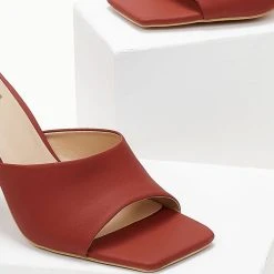 The Fashion Project Mules με ιδιαίτερο τακούνι - Caramel -Γόβες Εκπτώσεις mules me idiaitero takouni 103606 zntd