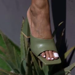 The Fashion Project Mules με ιδιαίτερο τακούνι - Λαδί 13 The Fashion Project Mules με ιδιαίτερο τακούνι - Λαδί -Γόβες Εκπτώσεις mules me idiaitero takouni 103607 9d72