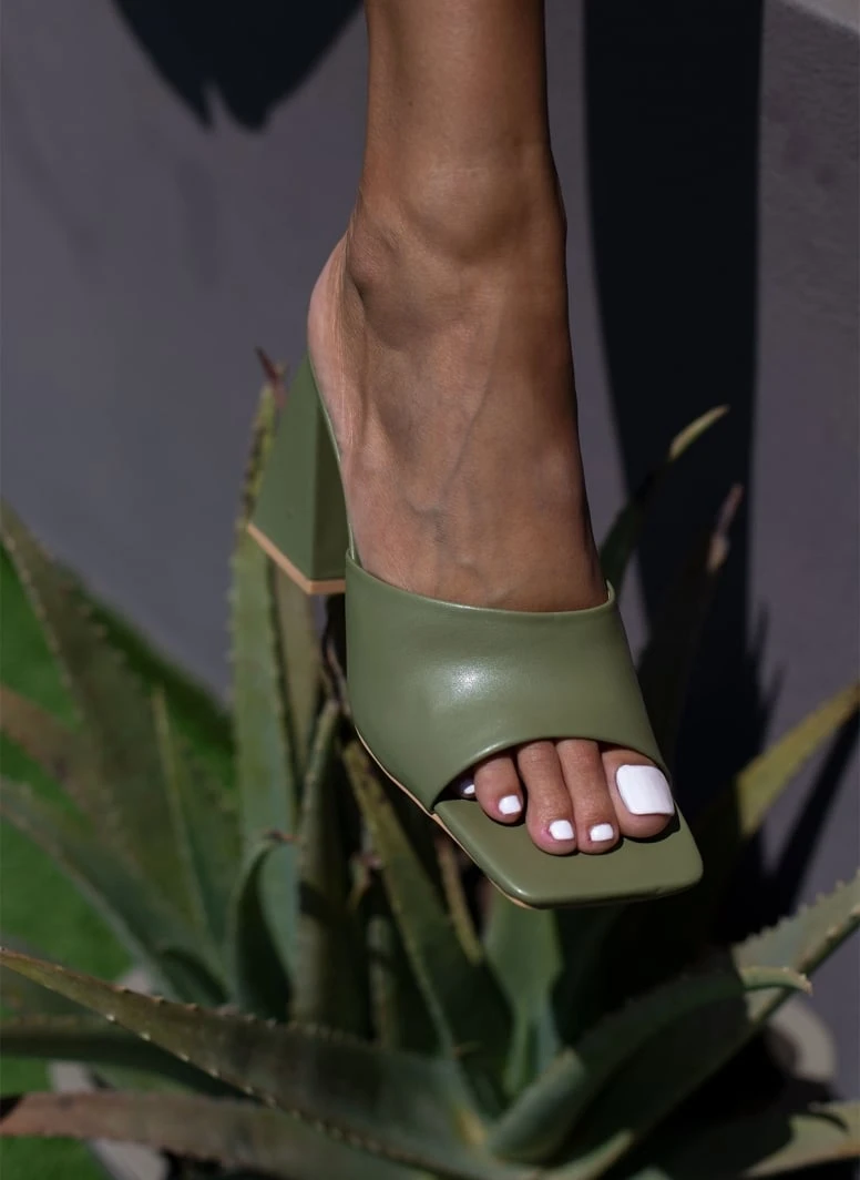 The Fashion Project Mules με ιδιαίτερο τακούνι - Λαδί 7 The Fashion Project Mules με ιδιαίτερο τακούνι - Λαδί - Image 7