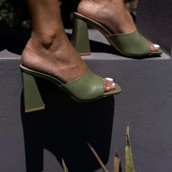 The Fashion Project Mules με ιδιαίτερο τακούνι - Λαδί 10 The Fashion Project Mules με ιδιαίτερο τακούνι - Λαδί -Γόβες Εκπτώσεις mules me idiaitero takouni 103607 ekp4