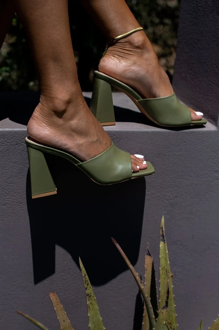 The Fashion Project Mules με ιδιαίτερο τακούνι - Λαδί 4 The Fashion Project Mules με ιδιαίτερο τακούνι - Λαδί - Image 4