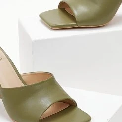 The Fashion Project Mules με ιδιαίτερο τακούνι - Λαδί 11 The Fashion Project Mules με ιδιαίτερο τακούνι - Λαδί -Γόβες Εκπτώσεις mules me idiaitero takouni 103607 fl6s