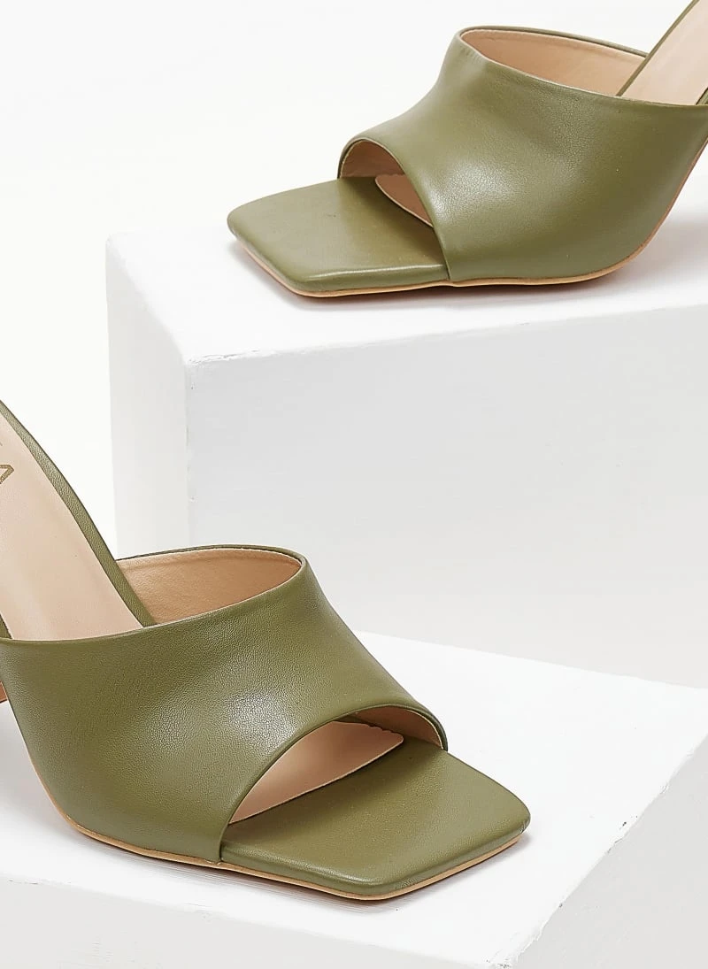 The Fashion Project Mules με ιδιαίτερο τακούνι - Λαδί 5 The Fashion Project Mules με ιδιαίτερο τακούνι - Λαδί - Image 5