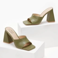 The Fashion Project Mules με ιδιαίτερο τακούνι - Λαδί 9 The Fashion Project Mules με ιδιαίτερο τακούνι - Λαδί -Γόβες Εκπτώσεις mules me idiaitero takouni 103607 jo4m