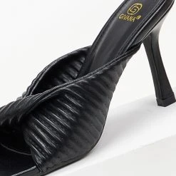 The Fashion Project Mules με καπιτονέ σχέδιο - Μαύρο -Γόβες Εκπτώσεις mules me kapitone sxedio 99799 fgk7