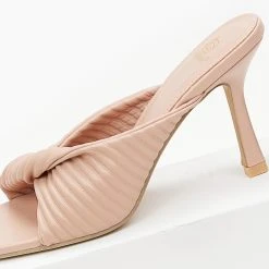 The Fashion Project Mules με καπιτονέ σχέδιο - Μπεζ 6 The Fashion Project Mules με καπιτονέ σχέδιο - Μπεζ -Γόβες Εκπτώσεις mules me kapitone sxedio 99800 3nwk