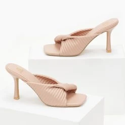 The Fashion Project Mules με καπιτονέ σχέδιο - Μπεζ 7 The Fashion Project Mules με καπιτονέ σχέδιο - Μπεζ -Γόβες Εκπτώσεις mules me kapitone sxedio 99800 6hx4