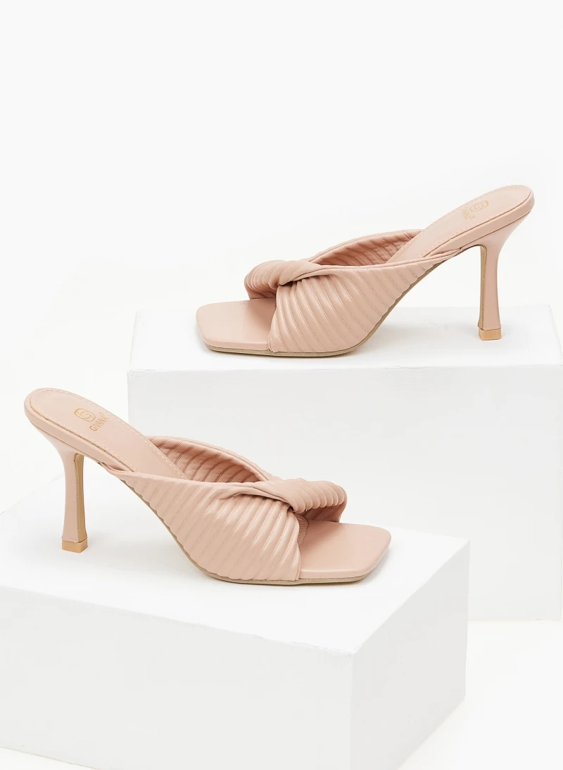 The Fashion Project Mules με καπιτονέ σχέδιο - Μπεζ 4 The Fashion Project Mules με καπιτονέ σχέδιο - Μπεζ - Image 4