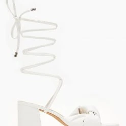 The Fashion Project Πέδιλα με λεπτά κορδόνια - Λευκό -Γόβες Εκπτώσεις mules me lepta kordonia 99771 sib7
