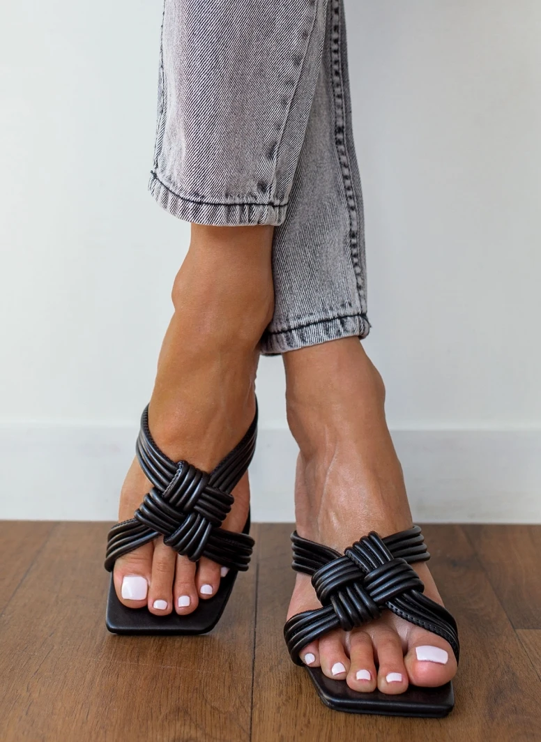 The Fashion Project Mules με λεπτά πλεγμένα λουράκια - Μαύρο 1 The Fashion Project Mules με λεπτά πλεγμένα λουράκια - Μαύρο