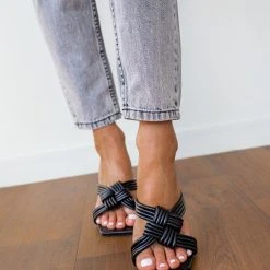 The Fashion Project Mules με λεπτά πλεγμένα λουράκια - Μαύρο 13 The Fashion Project Mules με λεπτά πλεγμένα λουράκια - Μαύρο -Γόβες Εκπτώσεις mules me lepta plegmena lourakia 100070 zpg0