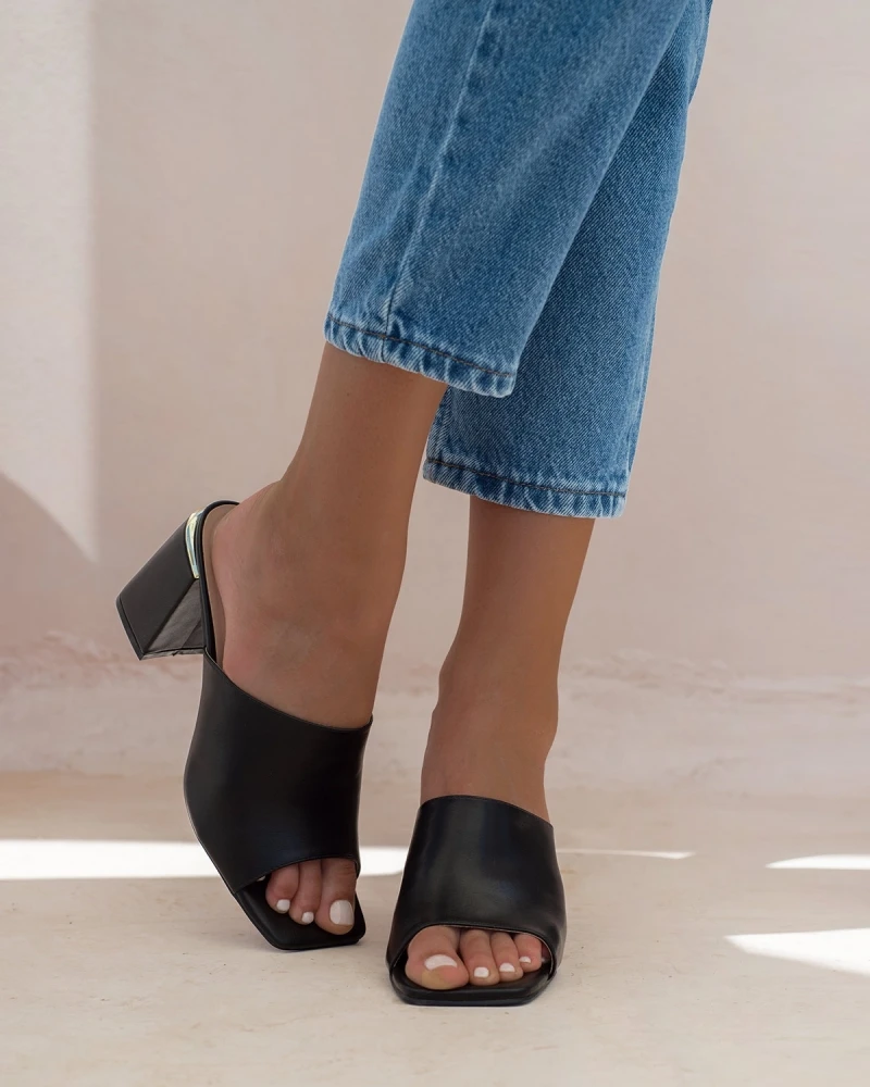 The Fashion Project Mules με μεταλλική λεπτομέρεια - Μαύρο 1 The Fashion Project Mules με μεταλλική λεπτομέρεια - Μαύρο