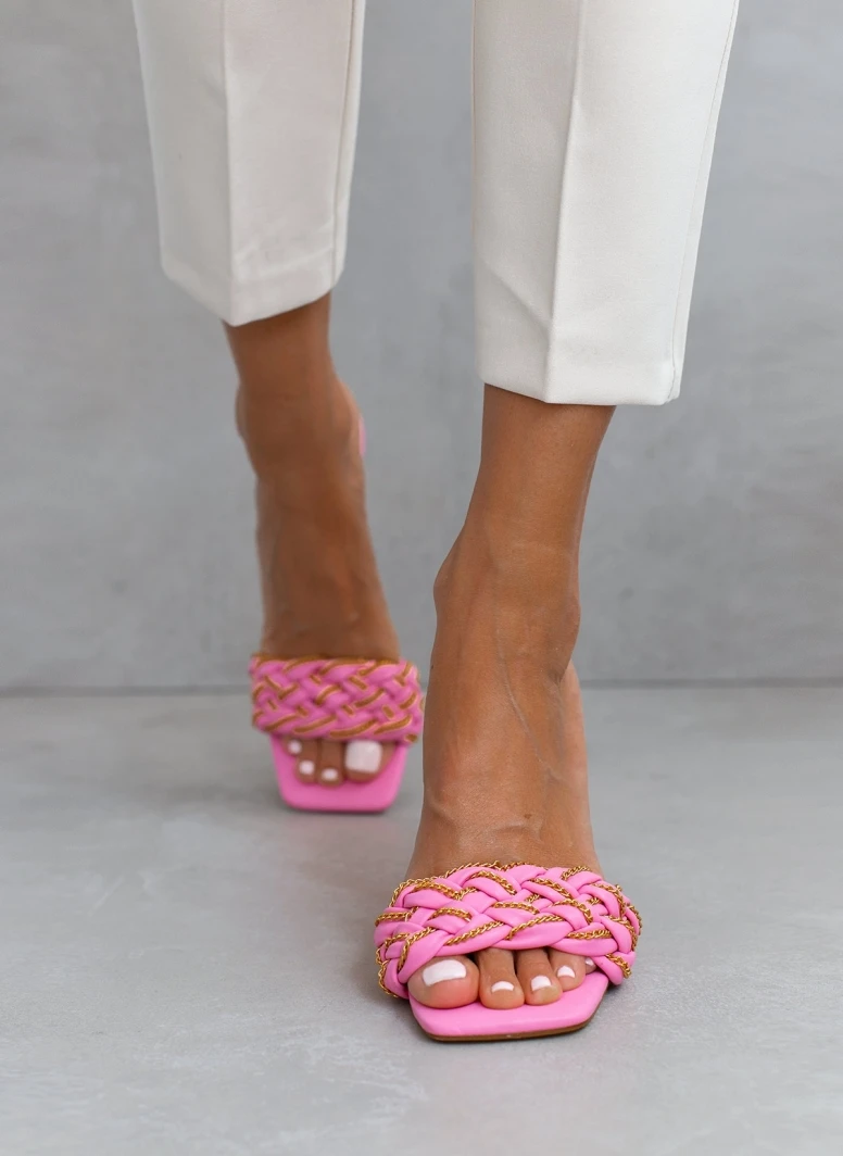 The Fashion Project Mules με πλεκτό σχέδιο και αλυσίδες - Φούξια 1 The Fashion Project Mules με πλεκτό σχέδιο και αλυσίδες - Φούξια