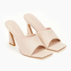 The Fashion Project Mules με ψηλό ιδιαίτερο τακούνι - Μπεζ -Γόβες Εκπτώσεις mules me psilo idiaitero takouni 99969 oivy