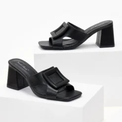 The Fashion Project Mules με τετράγωνη αγκράφα - Μαύρο 7 The Fashion Project Mules με τετράγωνη αγκράφα - Μαύρο -Γόβες Εκπτώσεις mules me tetragwni agkrafa 101468 gryf