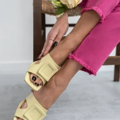 The Fashion Project Mules με τετράγωνη αγκράφα - Λαχανί -Γόβες Εκπτώσεις mules me tetragwni agkrafa 101471 bjoe